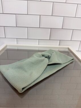 Halara Ribbed Twist Headband in Sage Green